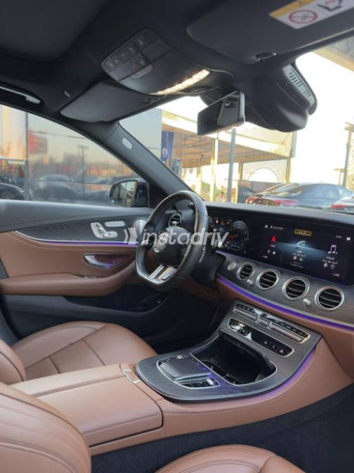 مرسيدس E 300 2021 أسود أوتوماتيك مستعملة للبيع في مدينة الشيخ زايد - 6