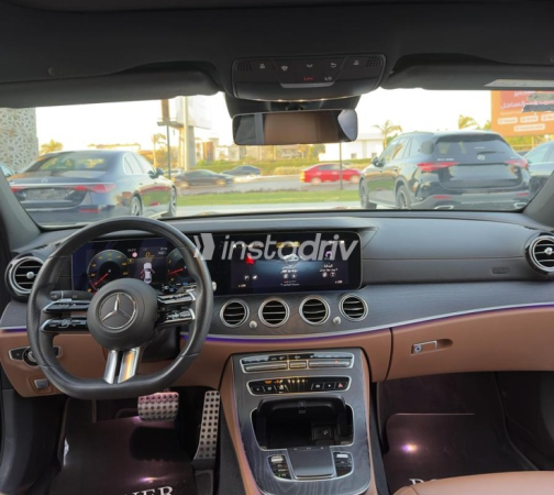 مرسيدس E 300 2021 أسود أوتوماتيك مستعملة للبيع في مدينة الشيخ زايد - 7