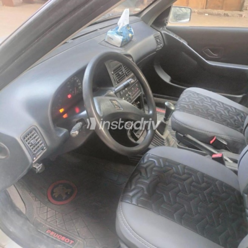 Peugeot 405 2004 Silver Manual Used for Sale in Cairo - 6