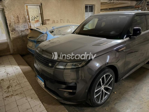 لاند روفر رنج روفر سبورت 2023 رمادي غامق أوتوماتيك مستعملة للبيع في القاهرة - 2