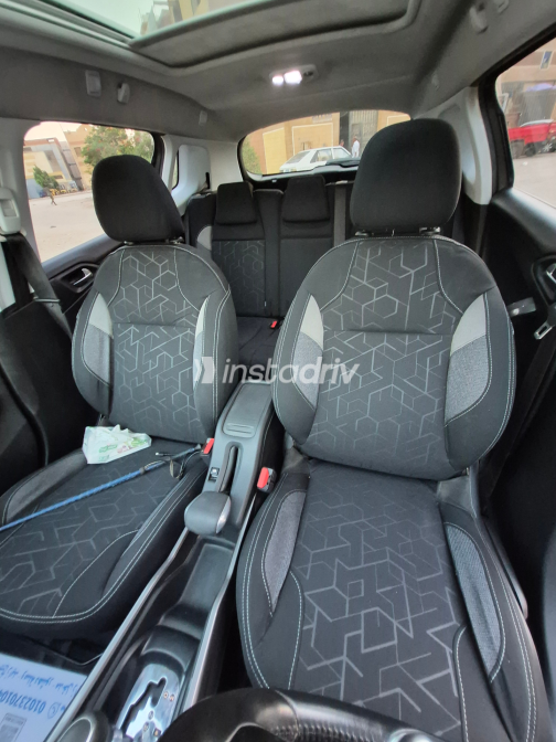 Peugeot 2008 2019 Dark Gray Automatic Used for Sale in Giza - 5