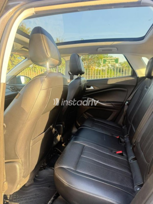 Opel Grandland 2019 White Automatic Used for Sale in Greater Cairo ( Cairo + Giza) - 4