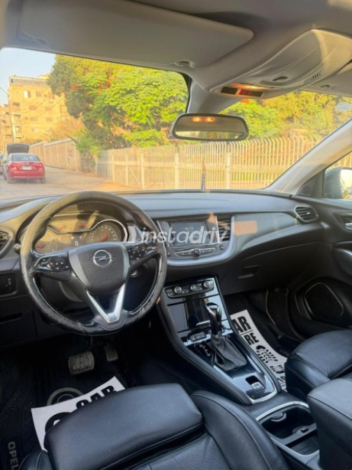 Opel Grandland 2019 White Automatic Used for Sale in Greater Cairo ( Cairo + Giza) - 10
