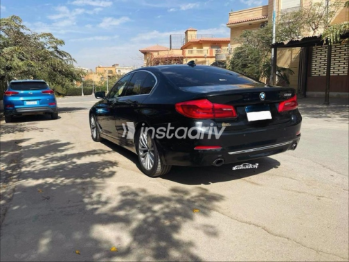 بي ام دبليو 520 2020 أسود أوتوماتيك مستعملة للبيع في القاهرة - 1