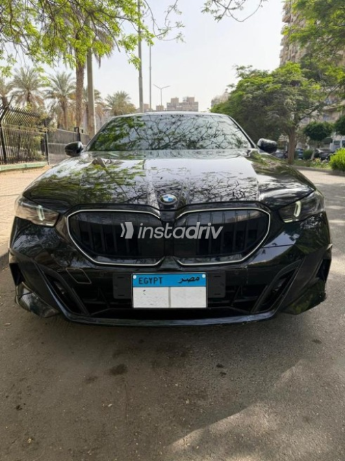 بي ام دبليو 520 2024 أسود أوتوماتيك مستعملة للبيع في القاهرة - 2
