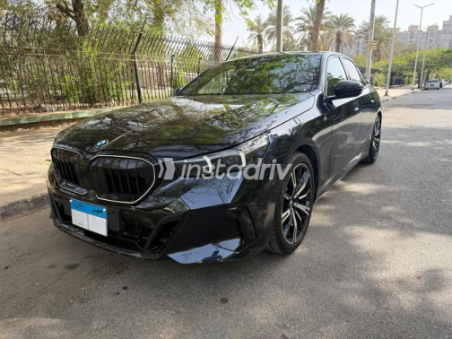 بي ام دبليو 520 2024 أسود أوتوماتيك مستعملة للبيع في القاهرة - 4