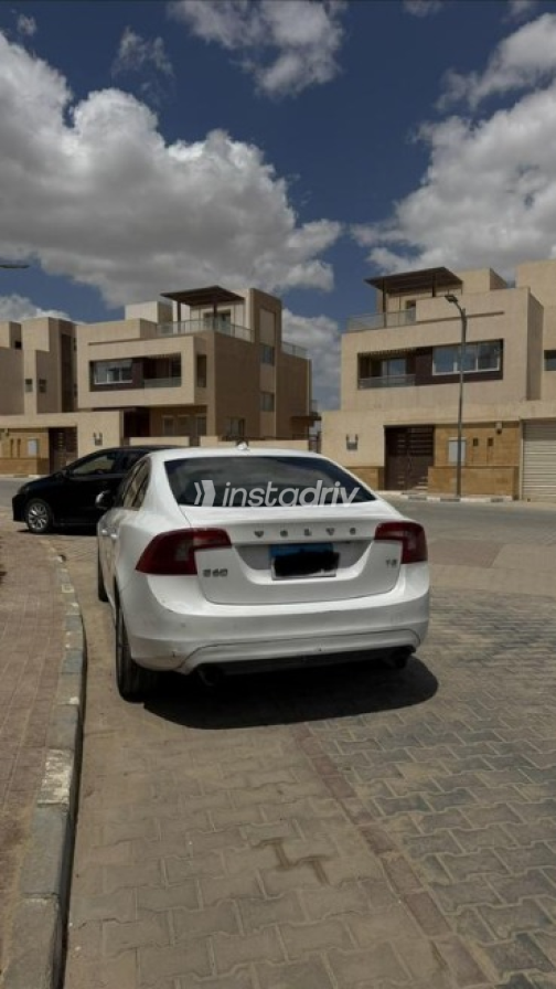 فولفو S60 2018 أبيض أوتوماتيك مستعملة للبيع في القاهرة الكبرى ( القاهرة - الجيزة) - 2