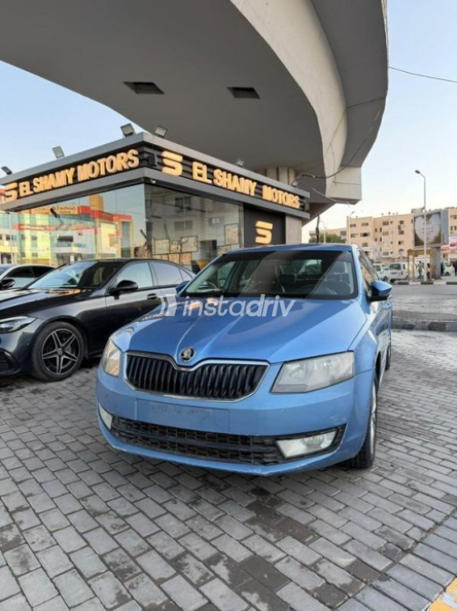 سكودا اوكتافيا 2015 أزرق غامق أوتوماتيك مستعملة للبيع في القاهرة - 1