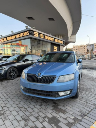 سكودا اوكتافيا 2015 أزرق غامق أوتوماتيك مستعملة للبيع في القاهرة