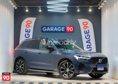 فولفو XC60 2025 أزرق غامق أوتوماتيك مستعملة للبيع في القاهرة - 3