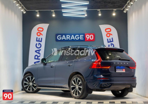 فولفو XC60 2025 أزرق غامق أوتوماتيك مستعملة للبيع في القاهرة - 5