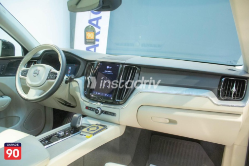 فولفو XC60 2025 أزرق غامق أوتوماتيك مستعملة للبيع في القاهرة - 10