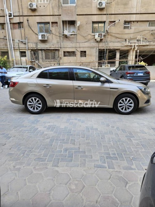 Renault Megane 2020 Gold Automatic Used for Sale in Maadi - 3