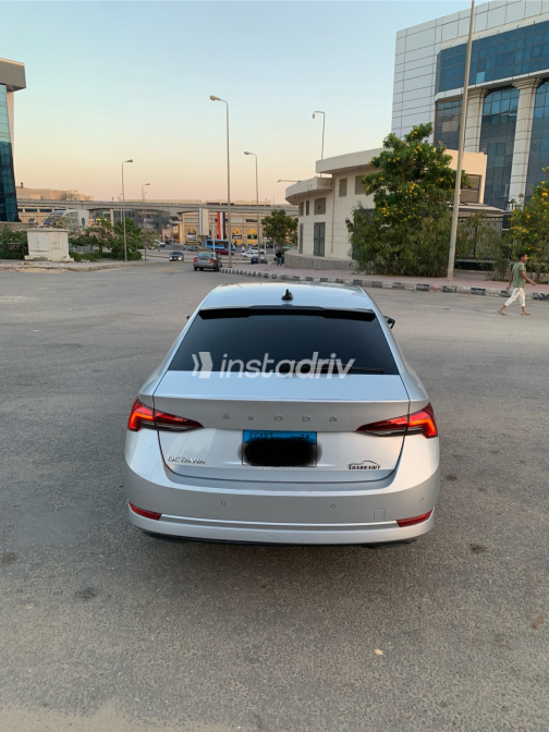 سكودا اوكتافيا A8 2024 فضي أوتوماتيك مستعملة للبيع في القاهرة - 2
