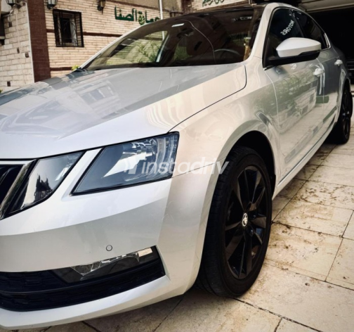 سكودا اوكتافيا 2020 فضي أوتوماتيك مستعملة للبيع في المحلة - 4