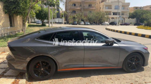 شانجان UNI-V 2025 رمادي أوتوماتيك مستعملة للبيع في القاهرة - 6