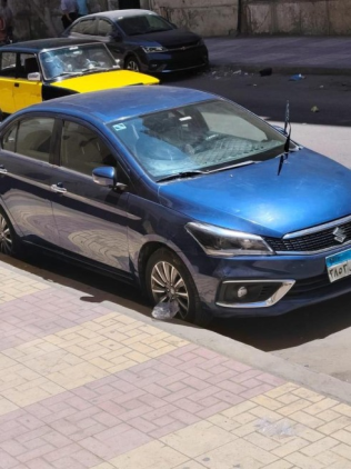 سوزوكى سياز 2022 أزرق غامق أوتوماتيك مستعملة للبيع في الإسكندرية