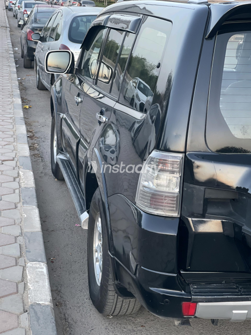 Mitsubishi Pajero 2007 Black Automatic Used for Sale in Maadi - 4