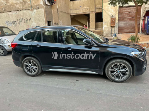 بي ام دبليو X1 2020 أسود أوتوماتيك مستعملة للبيع في القاهرة - 1