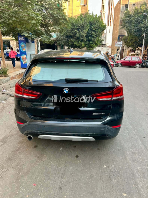 بي ام دبليو X1 2020 أسود أوتوماتيك مستعملة للبيع في القاهرة - 2