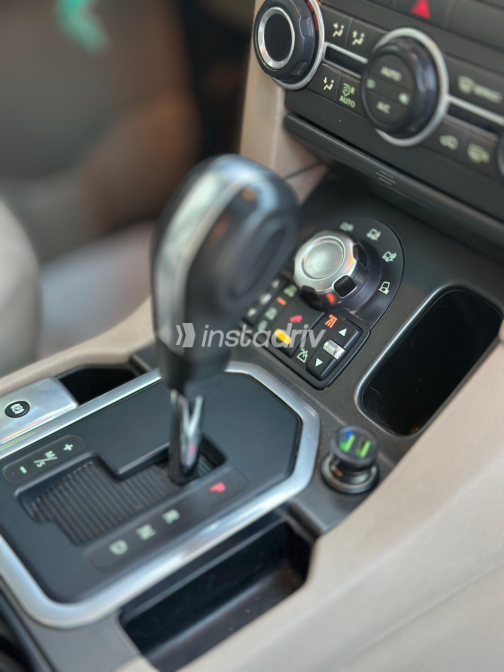 لاند روفر Lr4 2010 أبيض أوتوماتيك مستعملة للبيع في مدينة نصر - 10