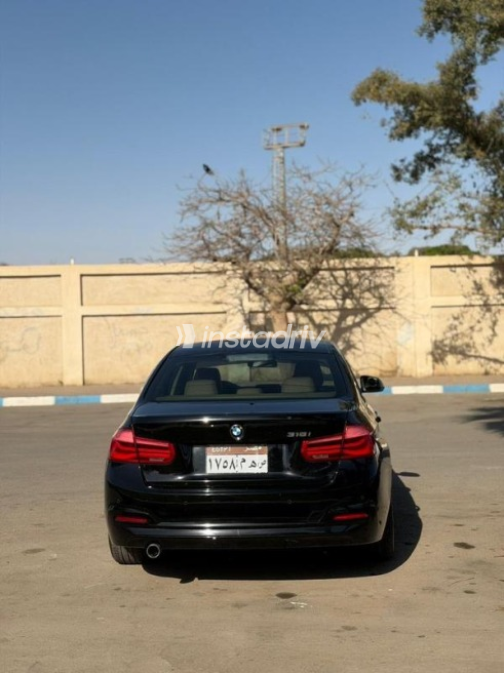 بي ام دبليو 318 2018 أبيض أوتوماتيك مستعملة للبيع في القاهرة الكبرى ( القاهرة - الجيزة) - 4