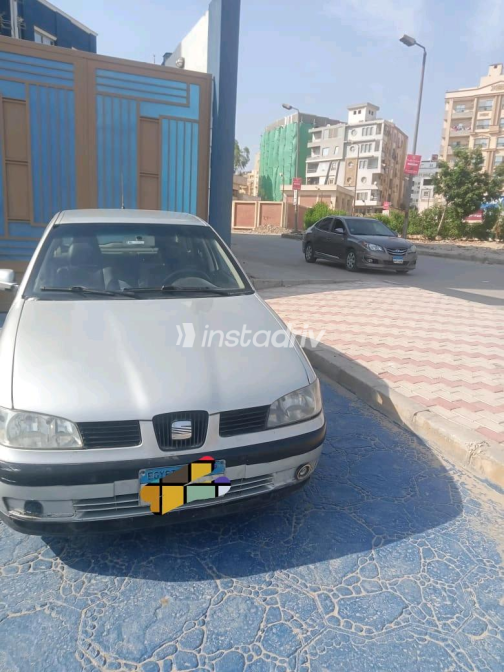 سيات ابيزا 2001 فضي يدوي مستعملة للبيع في المقطم - 1