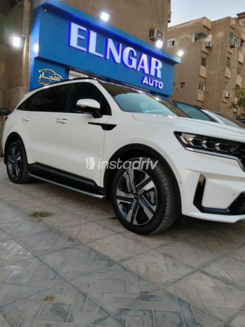 كيا سورينتو 2023 أبيض أوتوماتيك مستعملة للبيع في القاهرة - 3