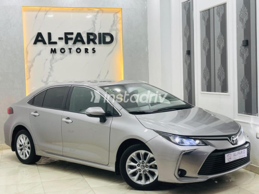 تويوتا كورولا 2021 فضي أوتوماتيك مستعملة للبيع في الإسكندرية - 3