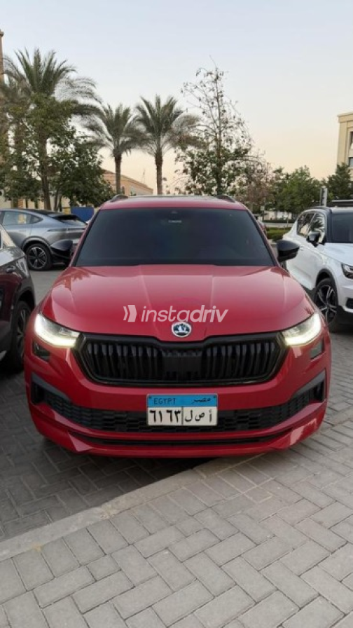 سكودا كودياك 2023 أحمر أوتوماتيك مستعملة للبيع في القاهرة - 1