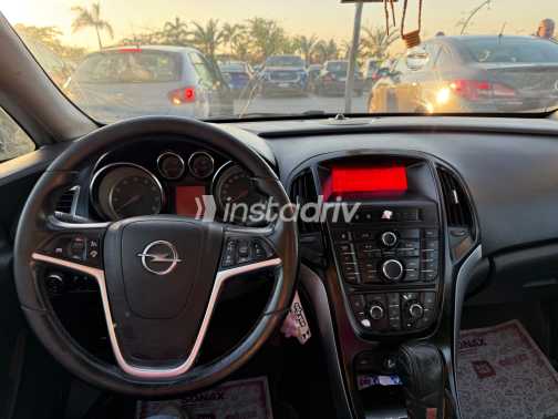 اوبل أسترا 2015 رمادي غامق أوتوماتيك مستعملة للبيع في الجيزة - 6