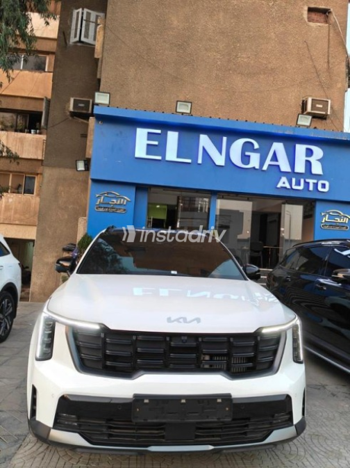 كيا سورينتو 2024 أبيض أوتوماتيك مستعملة للبيع في القاهرة - 1
