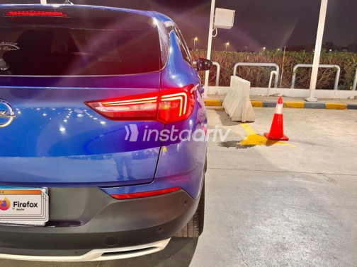 اوبل جراند لاند 2021 أبيض أوتوماتيك مستعملة للبيع في القاهرة الكبرى ( القاهرة - الجيزة) - 3