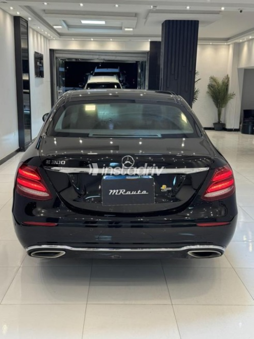 مرسيدس E 300 2020 أسود أوتوماتيك مستعملة للبيع في 6 أكتوبر - 7