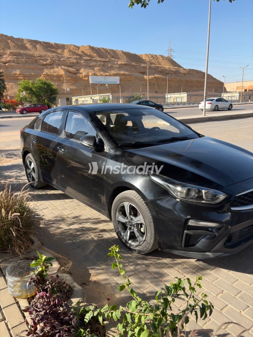 كيا جراند سيراتو 2020 أسود أوتوماتيك مستعملة للبيع في الجيزة - 3
