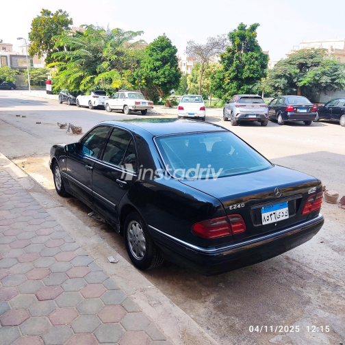 Mercedes E 240 1999 Black Automatic Used for Sale in Cairo - 2