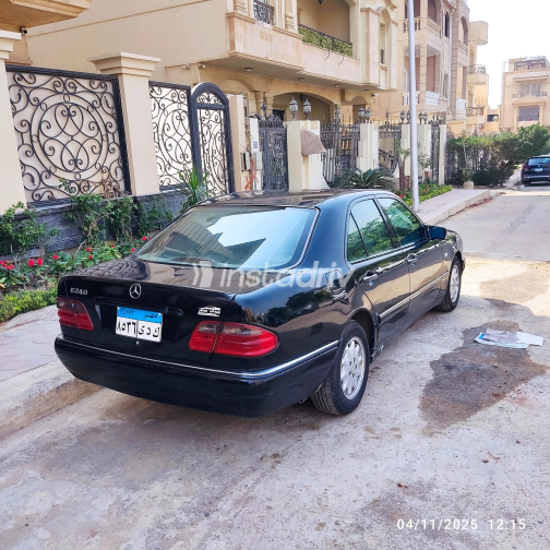 Mercedes E 240 1999 Black Automatic Used for Sale in Cairo - 4