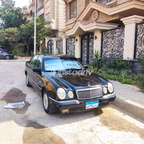 Mercedes E 240 1999 Black Automatic Used for Sale in Cairo - 5