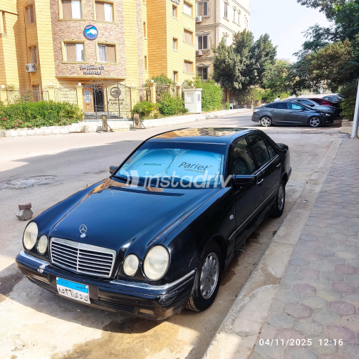 Mercedes E 240 1999 Black Automatic Used for Sale in Cairo - 6