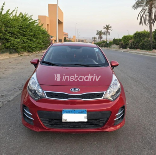 كيا ريو 2015 أحمر أوتوماتيك مستعملة للبيع في القاهرة - 1
