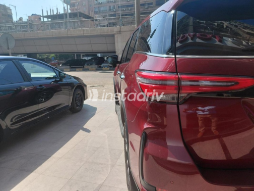 تويوتا فورتشنر 2026 أحمر أوتوماتيك مستعملة للبيع في مصر الجديدة - 3