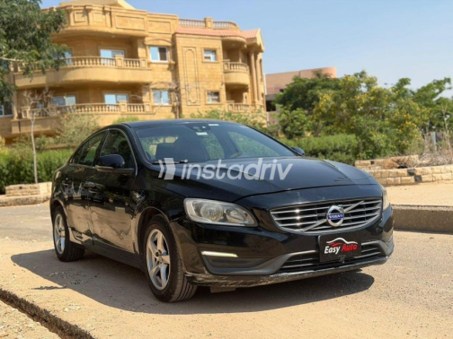 فولفو S60 2015 أسود أوتوماتيك مستعملة للبيع في مدينة نصر - 4