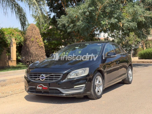 فولفو S60 2015 أسود أوتوماتيك مستعملة للبيع في مدينة نصر - 5