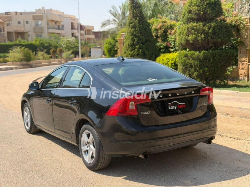 فولفو S60 2015 أسود أوتوماتيك مستعملة للبيع في مدينة نصر - 6