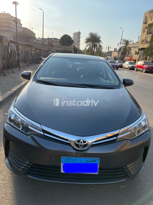Toyota Corolla 2019 Gray Automatic Used for Sale in Cairo - 2