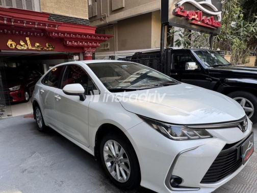 تويوتا كورولا 2019 أبيض أوتوماتيك مستعملة للبيع في مصر الجديدة - 3