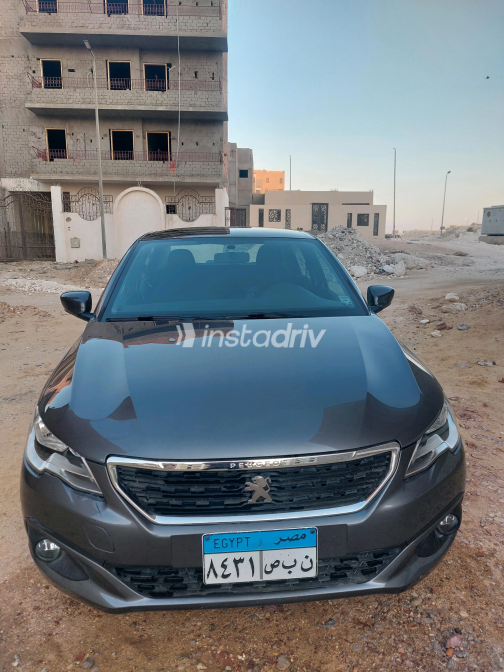 بيجو 301 2022 رمادي غامق أوتوماتيك مستعملة للبيع في مصر الجديدة - 3