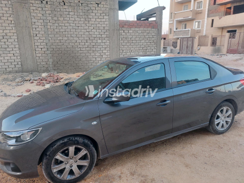 بيجو 301 2022 رمادي غامق أوتوماتيك مستعملة للبيع في مصر الجديدة - 5