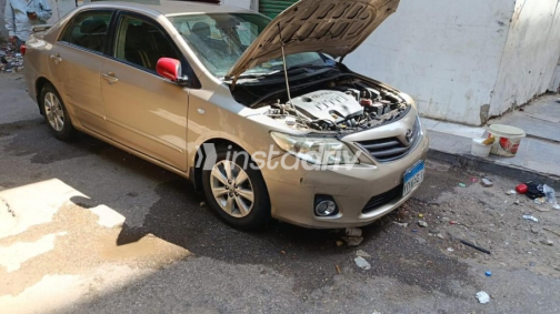 Toyota Corolla 2011 Gold Automatic Used for Sale in Cairo - 2