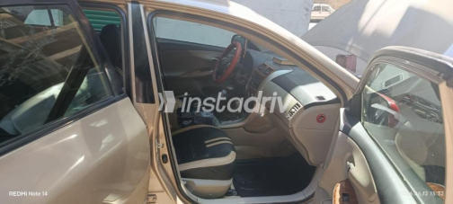 Toyota Corolla 2011 Gold Automatic Used for Sale in Cairo - 10